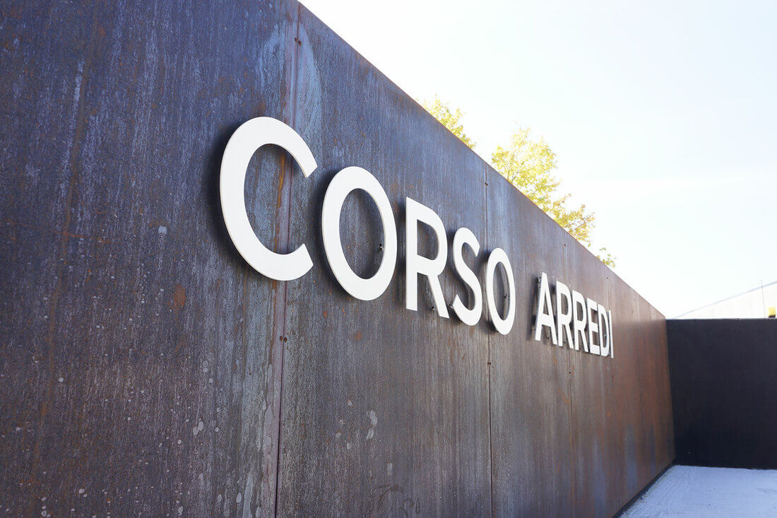 Foto insegna luminosa esterna